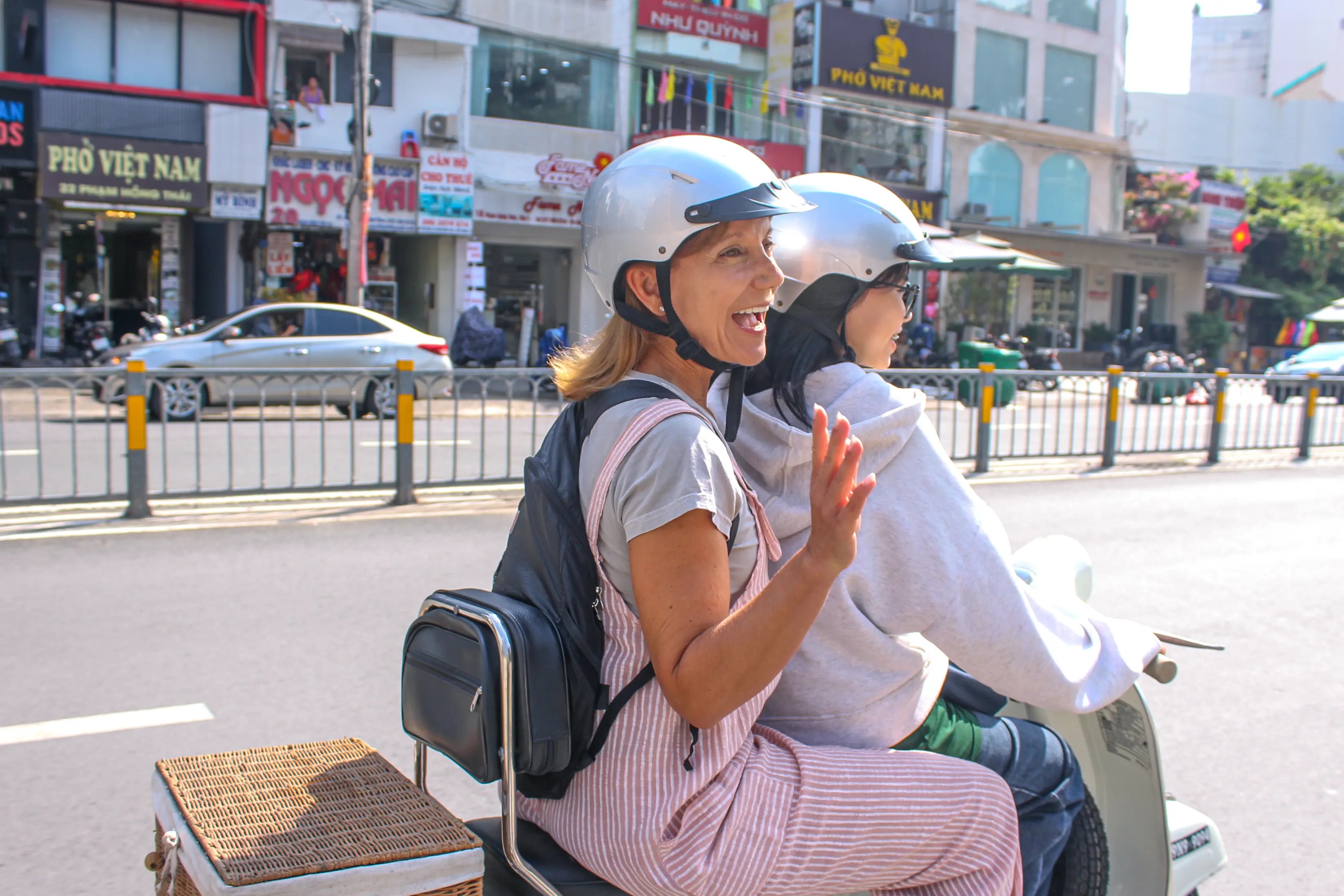 see-saigon-scooter-tour