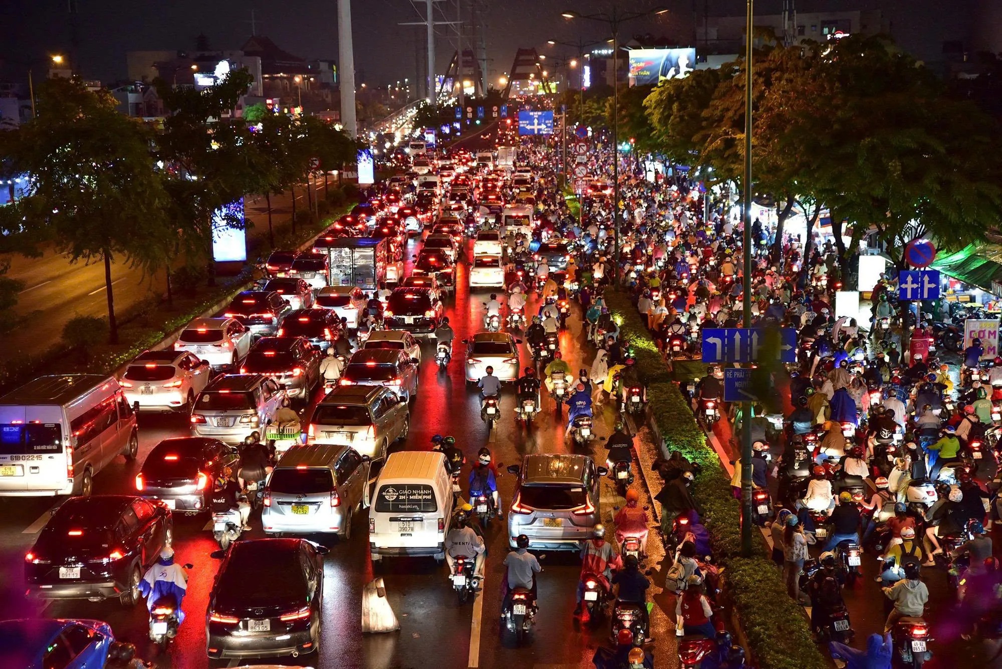 traffic-in-saigon-on-ho-chi-minh